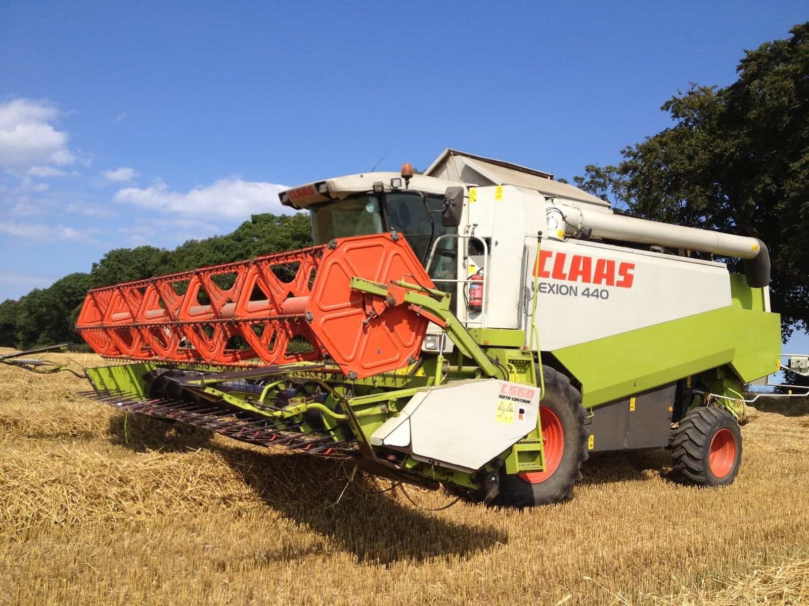 Комбайн сбоку. Комбайн CLAAS Lexion. Лексион 440. Комбайн класс Лексион 780. Комбайн CLAAS Lexion 480.