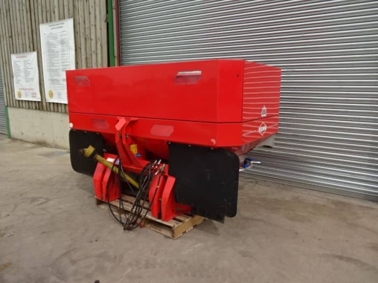 KUHN AXIS 30.1 FERTILISER SPREADER G.M. Stephenson Ltd